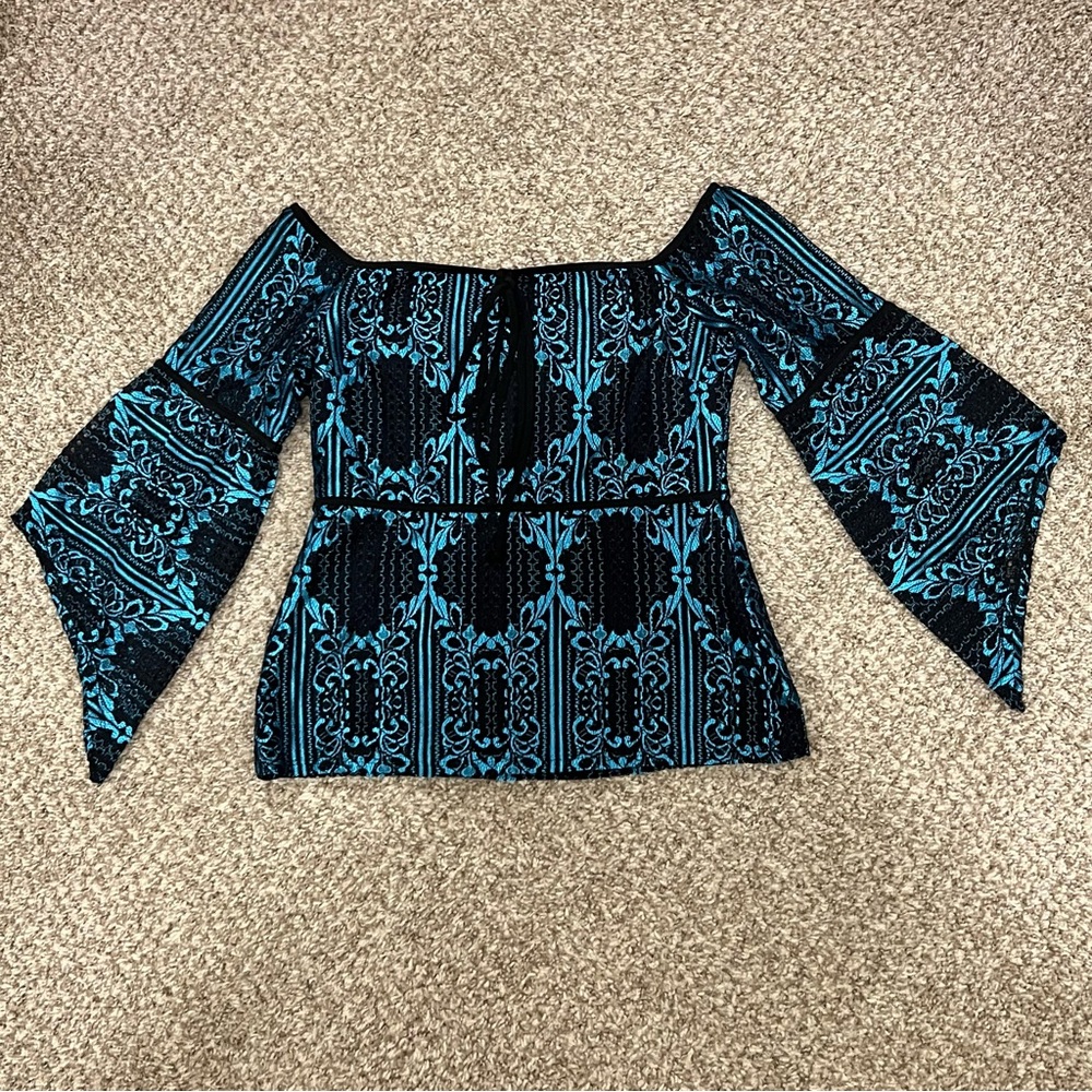 Vintage Y2K 2000s fairycore lace crochet bell sleeve cut top